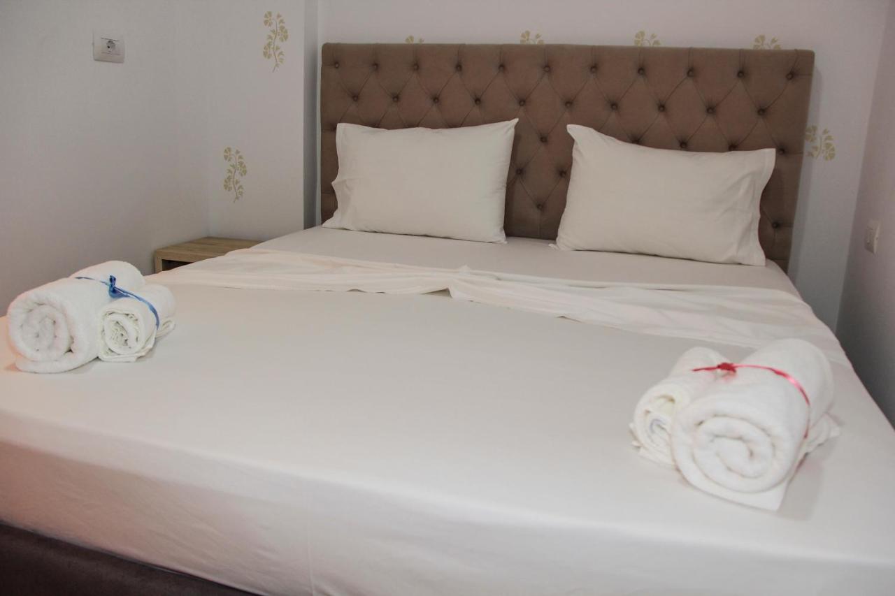 Maxi'S Apartments Sarande Bagian luar foto