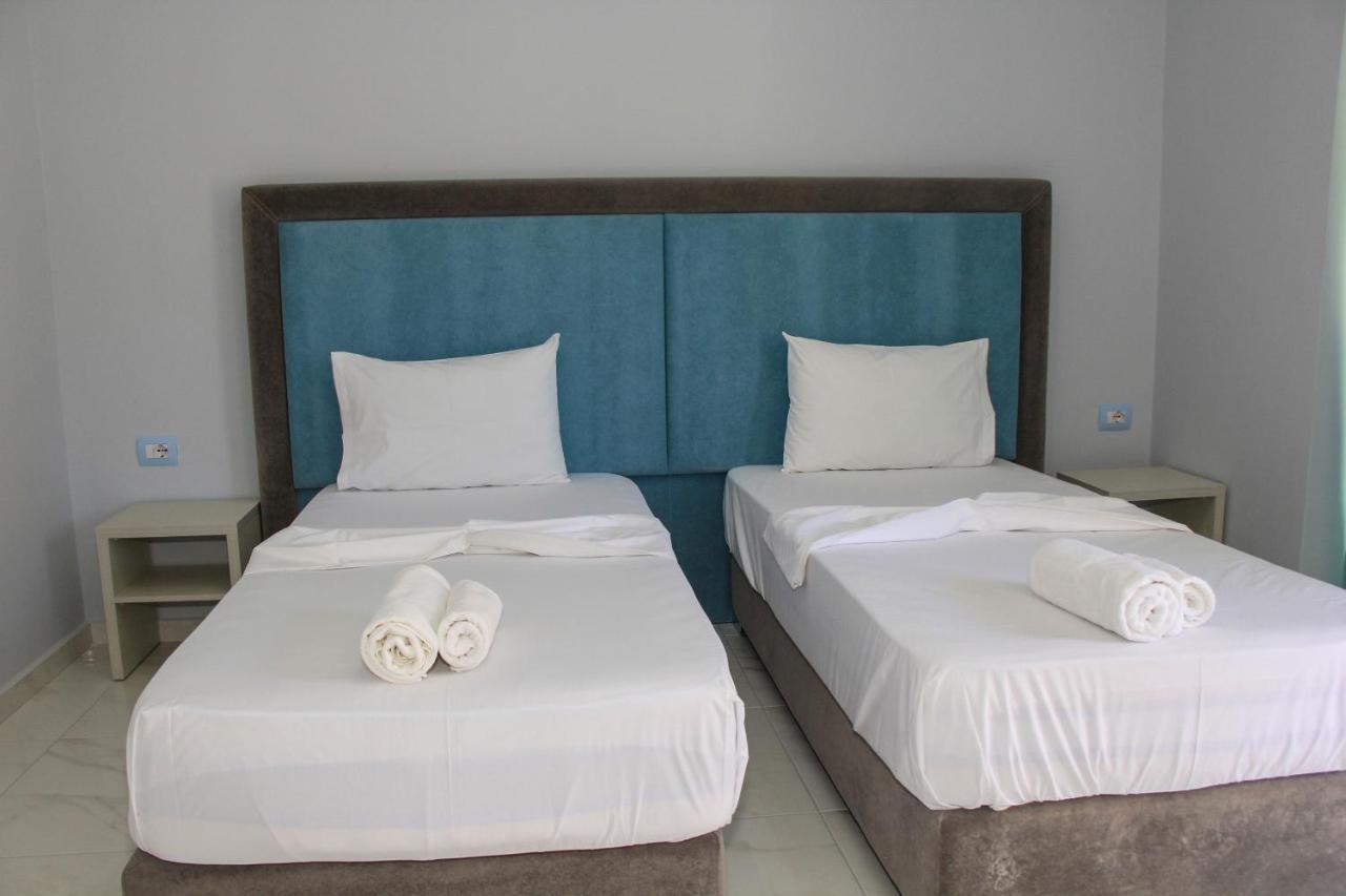 Maxi'S Apartments Sarande Bagian luar foto