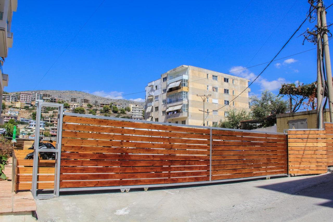 Maxi'S Apartments Sarande Bagian luar foto