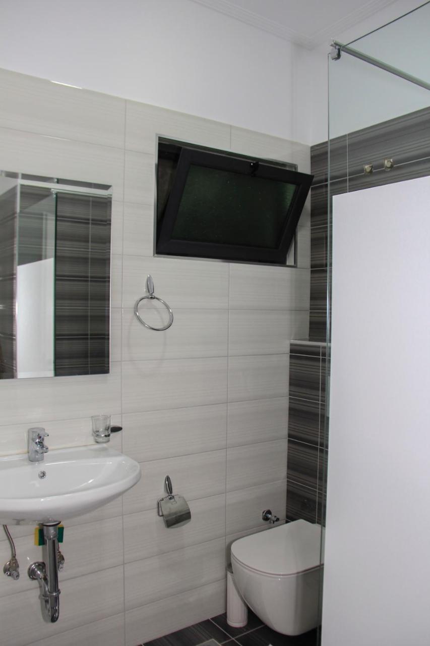 Maxi'S Apartments Sarande Bagian luar foto
