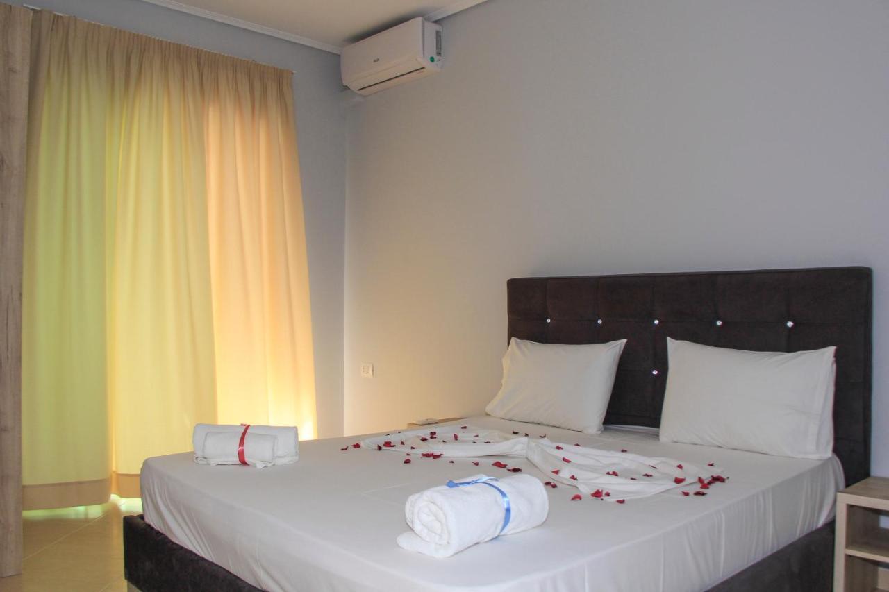 Maxi'S Apartments Sarande Bagian luar foto