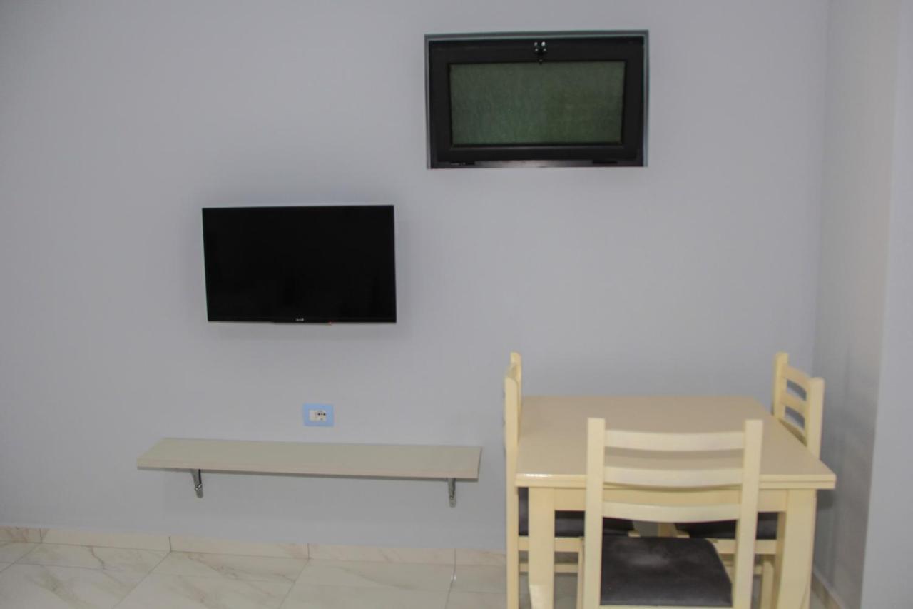 Maxi'S Apartments Sarande Bagian luar foto